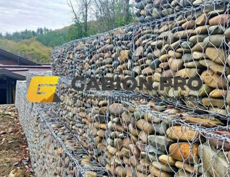 Подпорная стенка из сетки двойного кручения в поселке АГОЙ Краснодарского края